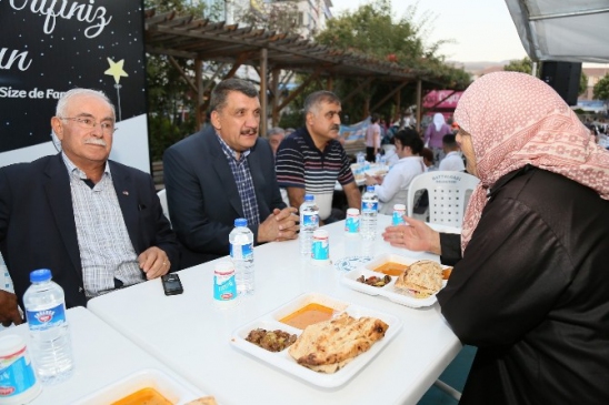 Gürkan: “Iftar Çadırı'na Gelen Herkes Baş Tacımızdır