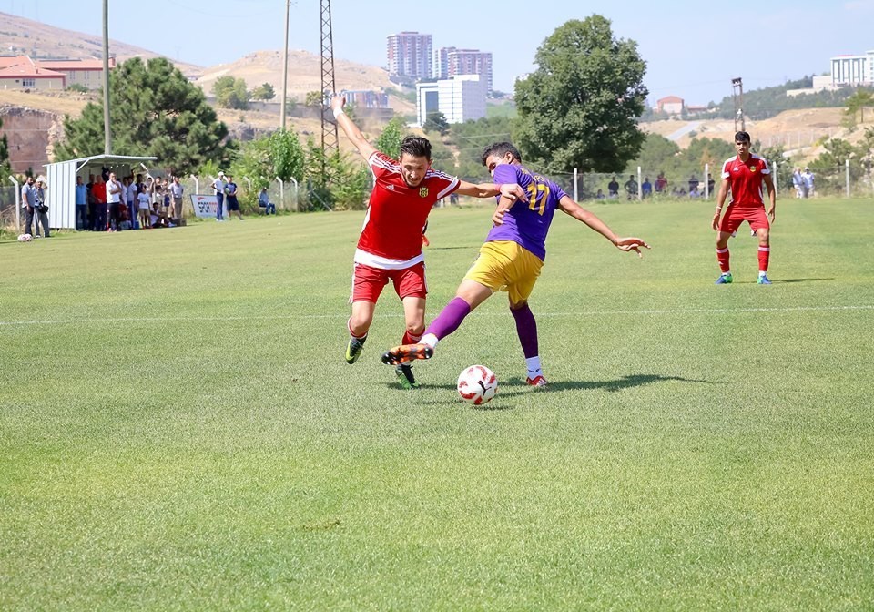 U 21’de Yeni Malatyaspor Antalyaspor’u 2-0 yenerek Lider oldu