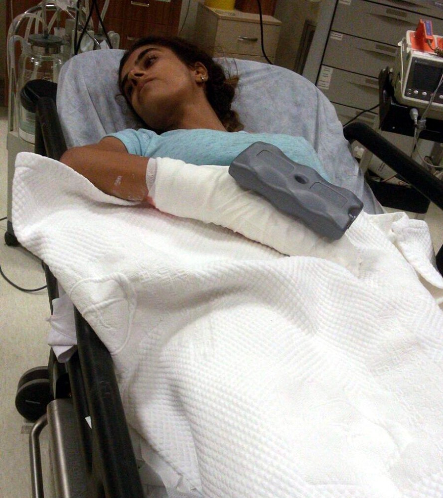 Elini kıyma makinesine kaptıran genç kız yaralandı
