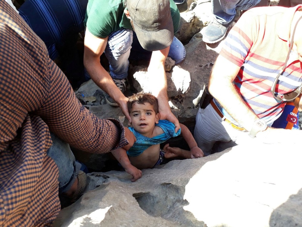 2,5 yaşındaki Ferhat, 25 saat sonra kayalıklarda bulundu
