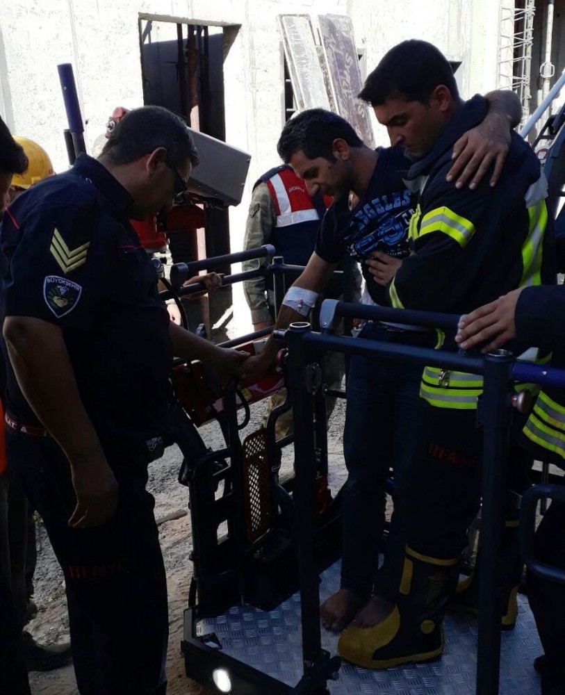 Malatya'da 35 metrelik vinçte kalp krizi geçirdi