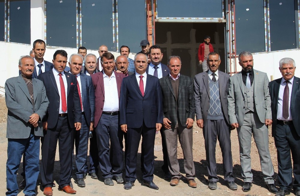 Başkan Aydın, devam eden projeleri gezdi
