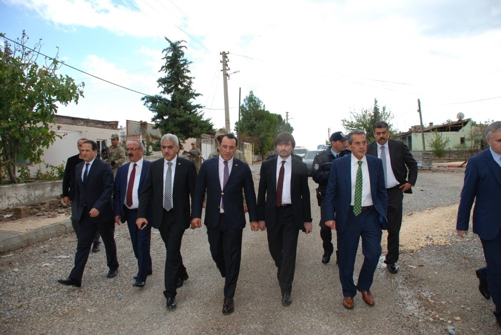 Vali Kalkancı ve AFAD Başkanı Güllüoğlu Samsatlı depremzedelerle bir araya geldi
