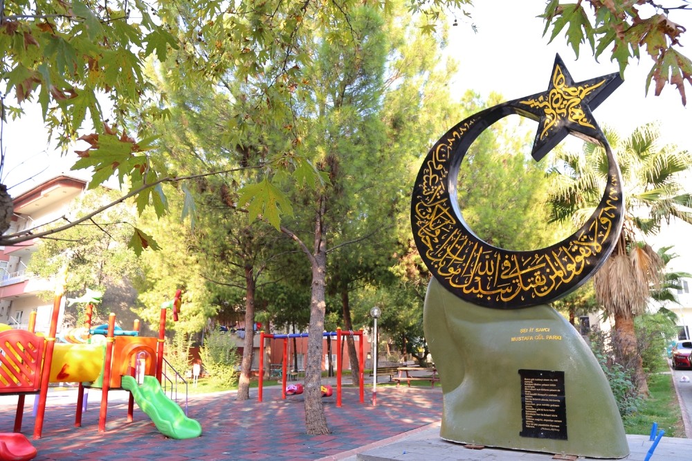 Dulkadiroğlu Belediyesi ilçeyi park ve bahçeyle donatıyor
