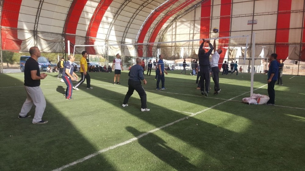 Yazıhan’da kurumlararası voleybol turnuvası düzenlendi
