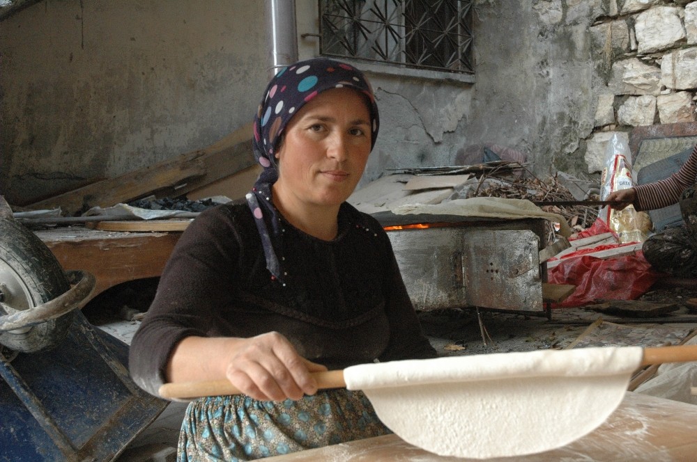 Kadınların kışlık yufka ekmek telaşı
