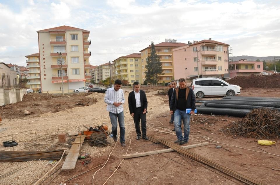 Kaymakam Aksoy okul inşaatında incelemelerde bulundu
