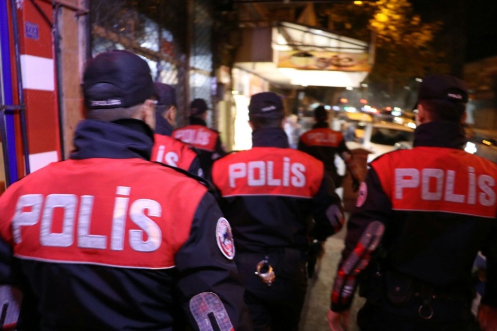 Malatya'da maskeli silahlı 2 kişi yakalandı