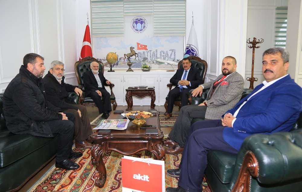 Karahasanoğlu Başkan Gürkan’ı ziyaret etti
