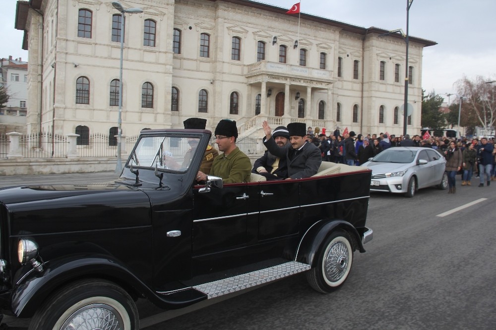 Atatürk’ün, Sivas’tan Ankara’ya uğurlanışı canlandırıldı

