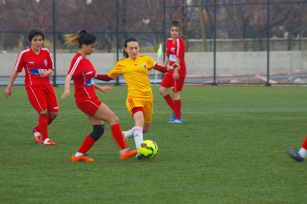 Malatya Bayanlar Spor’da Şanlıurfa Gençlikspor maçının hazırlıklarını sürdürüyor
