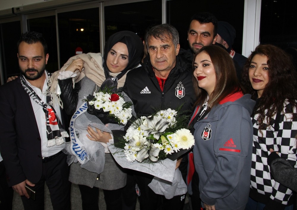 Beşiktaş kafilesine coşkulu karşılama
