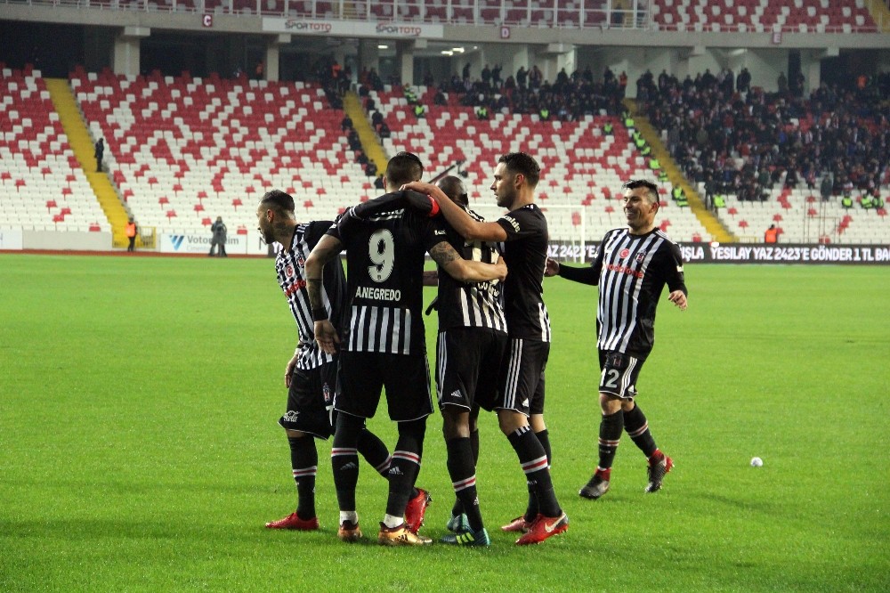 Süper Lig: DG Sivasspor: 1 - Beşiktaş: 1 (İlk yarı)

