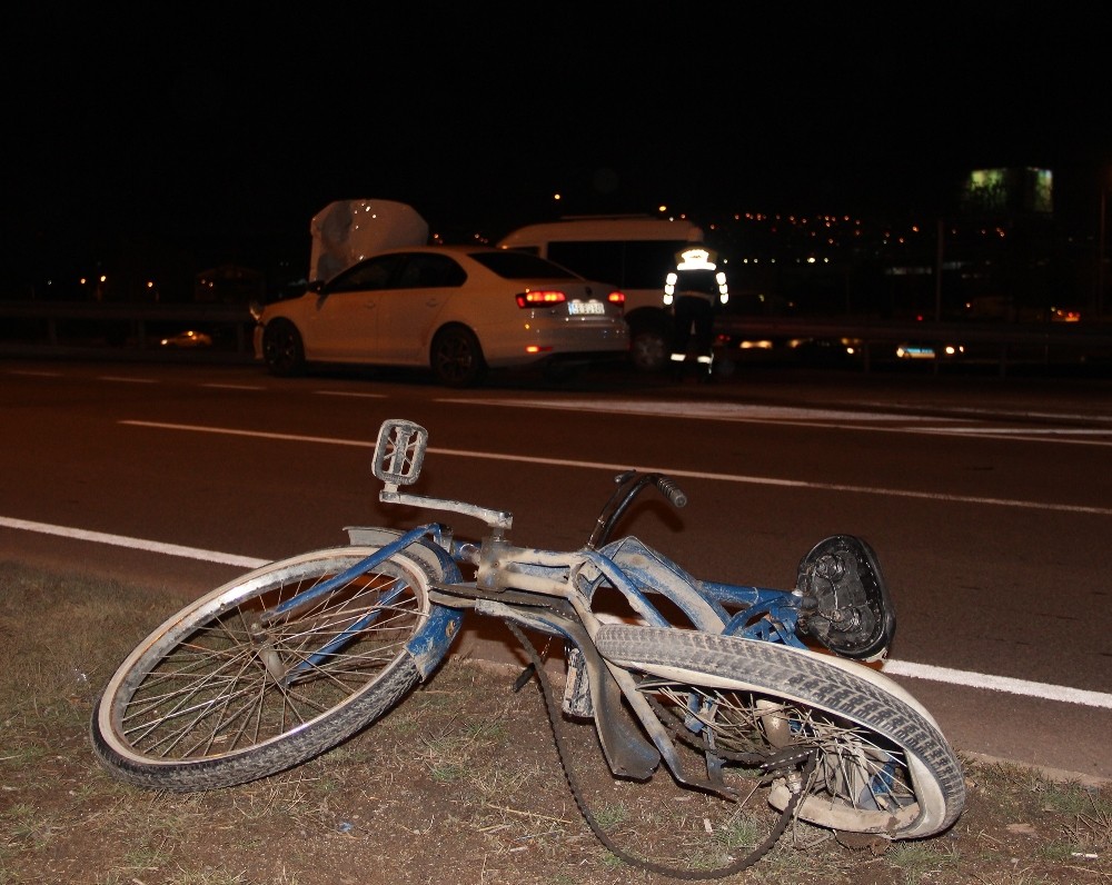 Sivas’ta otomobil bisiklete çarptı: 1 ölü, 1 yaralı
