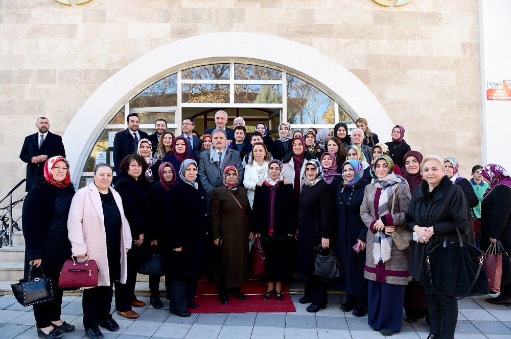 Kadın STK’lar Büyükşehir Belediyesi sosyal tesislerini gezdiler
