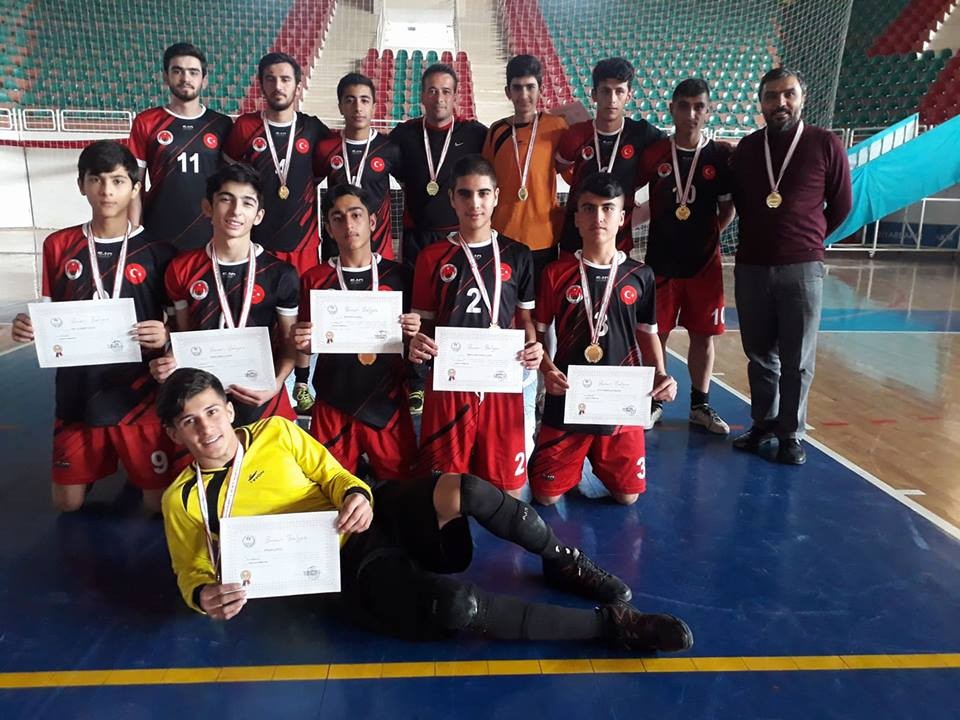 Safvan Anadolu İmam Hatip Lisesi futsal takımı yarı finale katılacak
