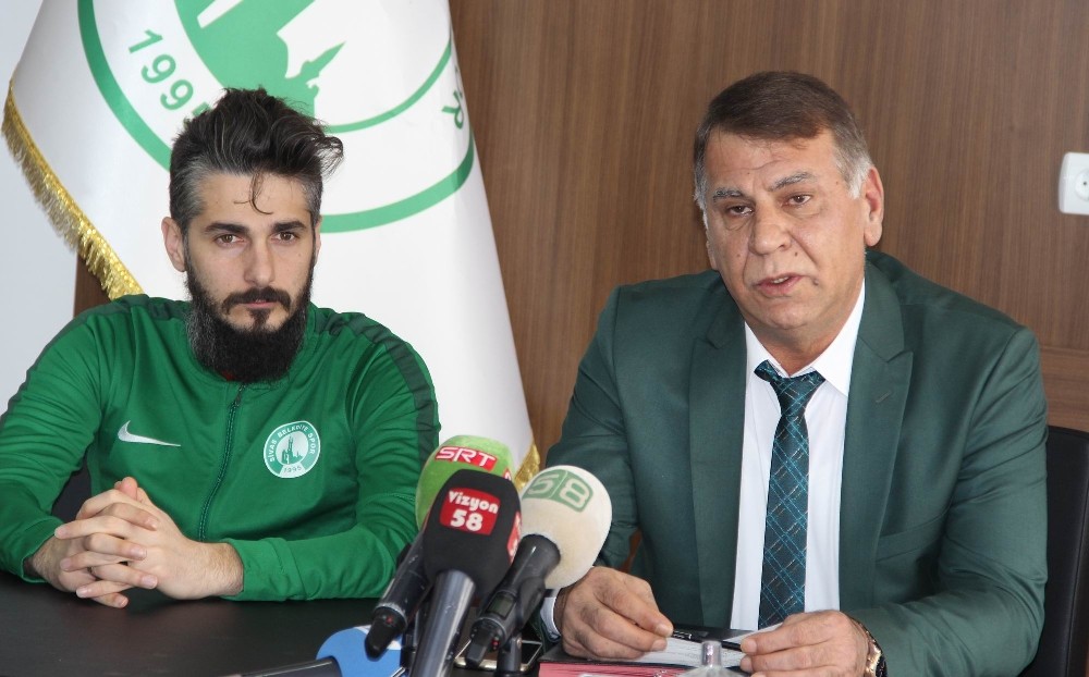 Sivas Belediyespor 3 futbolcuyla sözleşme imzaladı
