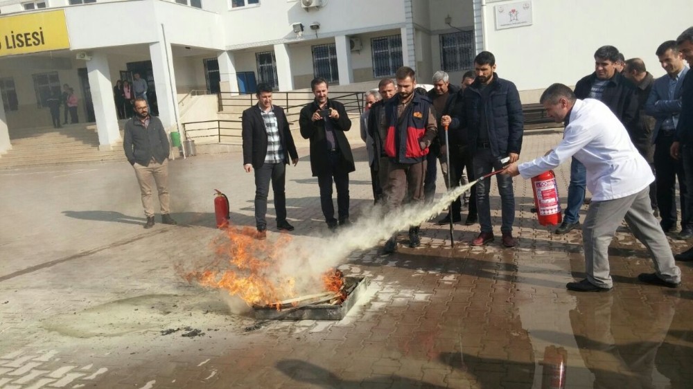Okul personellerine yangın eğitimi verildi
