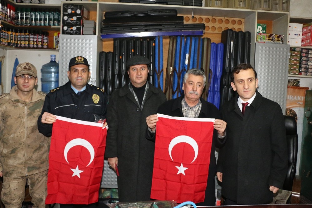 Pazarcık ilçesi Türk Bayraklarıyla donatıldı
