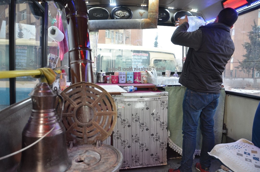 Malatya’da  Kafe minibüs görenleri şaşırtıyor