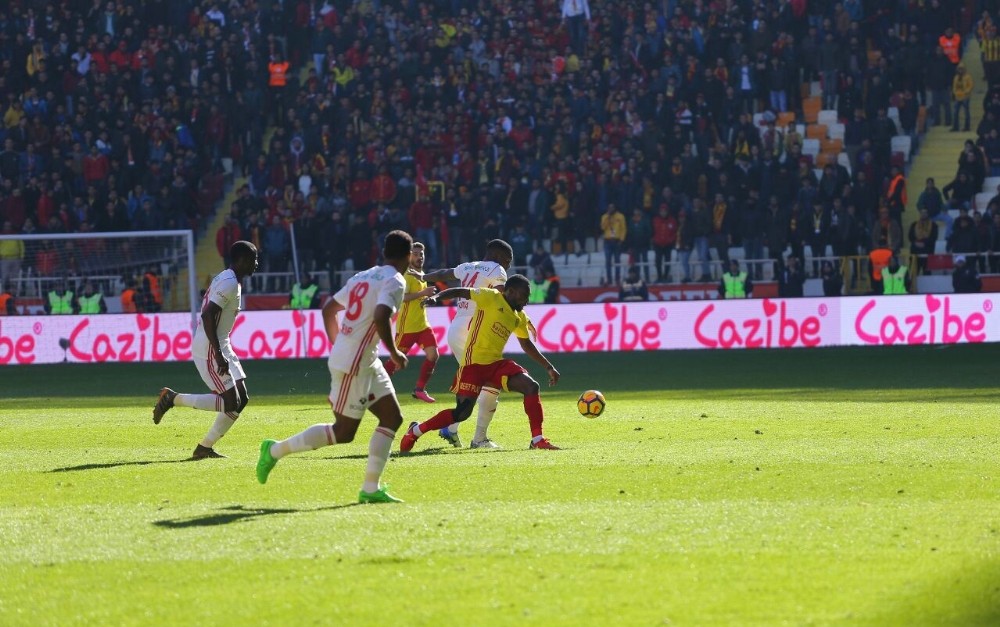 Azubuike, Antalyaspor maçında cezalı duruma düştü