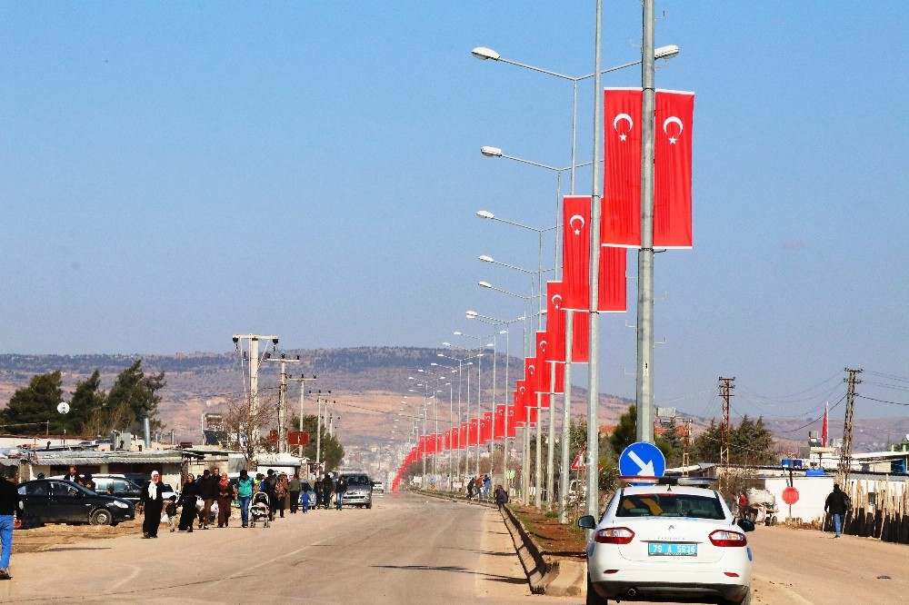 Öncüpınar’da Türk bayraklı destek
