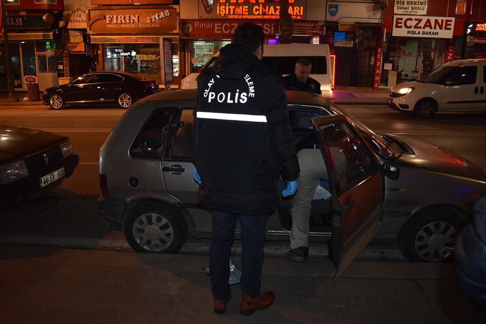 Malatya’da Esnaf aracı içerisinde silahla vuruldu