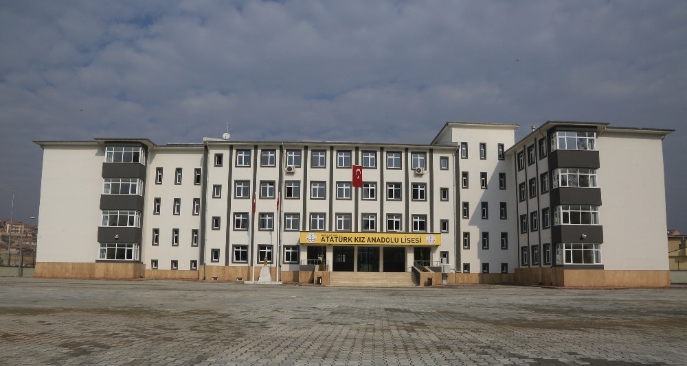 Atatürk Kız Anadolu Lisesi yeni binasında eğitim-öğretime başladı