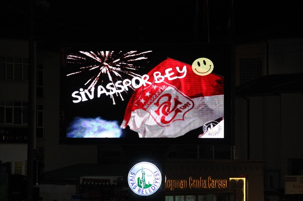 Sivas Belediyesi’nden Galatasaray’a dev ekrandan galibiyet göndermesi
