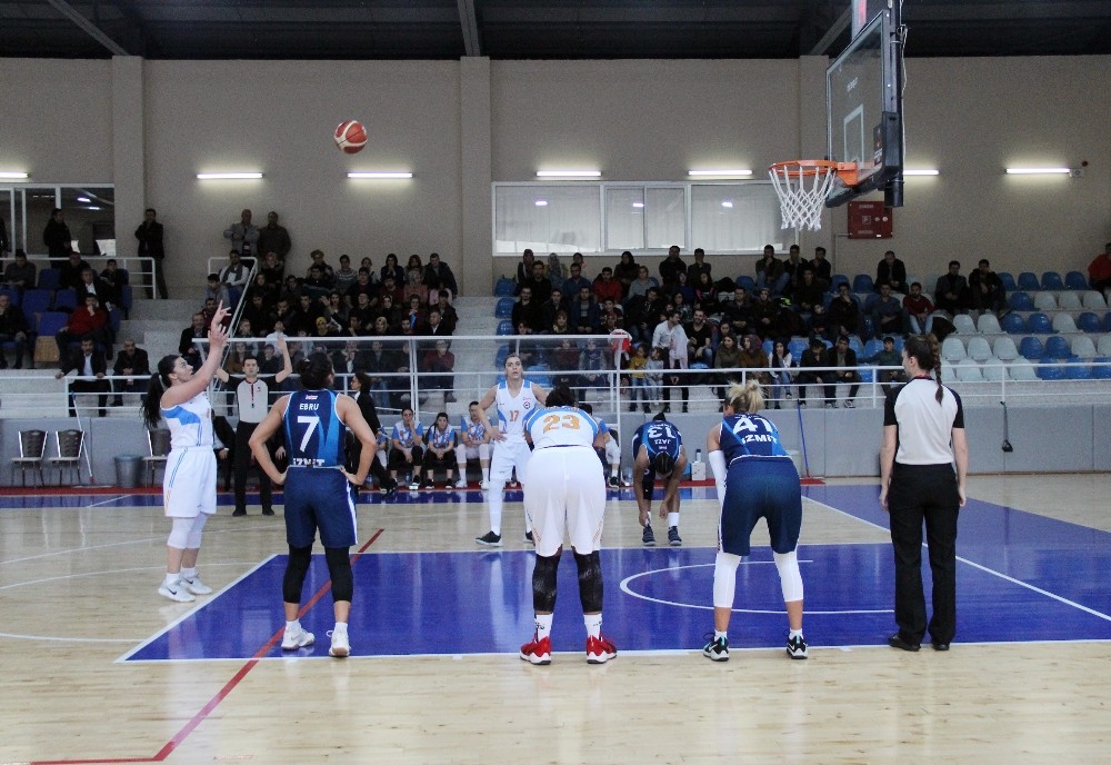 Kadınlar Basketbol Ligi: Elazığ İl Özel İdare: 68 - İzmit Belediyespor: 69
