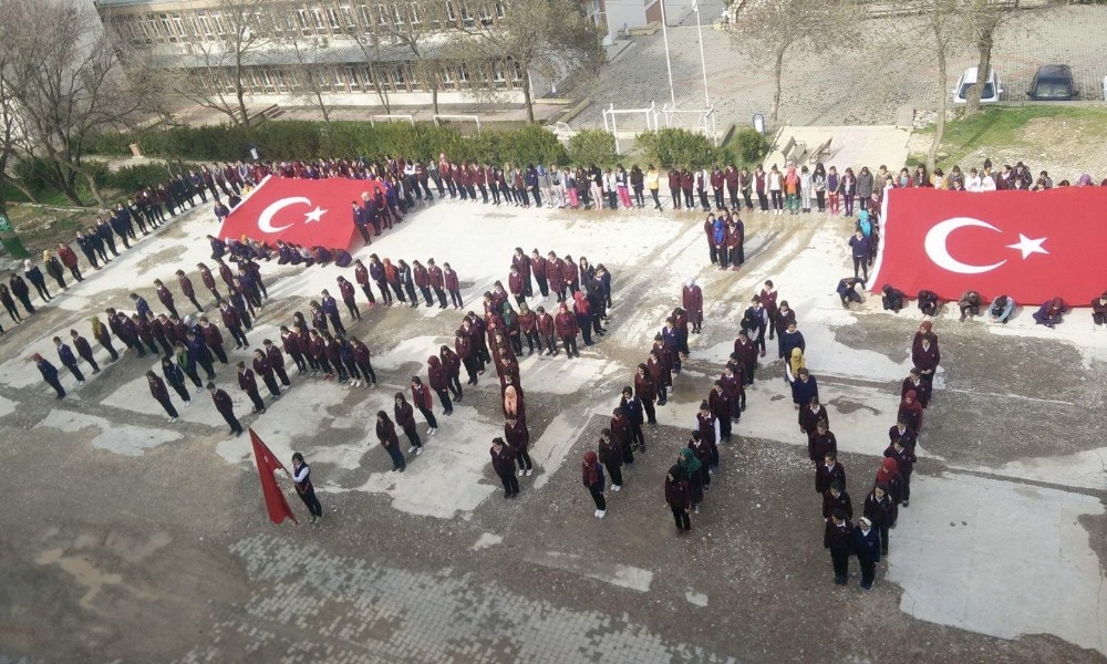 Öğrenciler Afrin koreografisi yaparak ant içti
