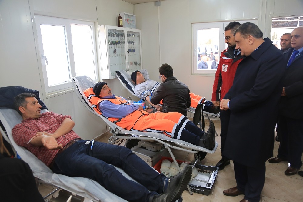 Malatya'da Temizlik işçilerinden Mehmetçik için kan bağışı