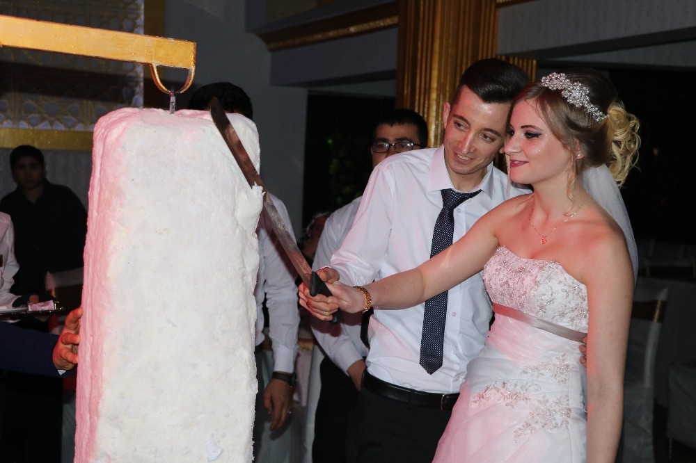 Alman hemşireye Türk usulü düğün
