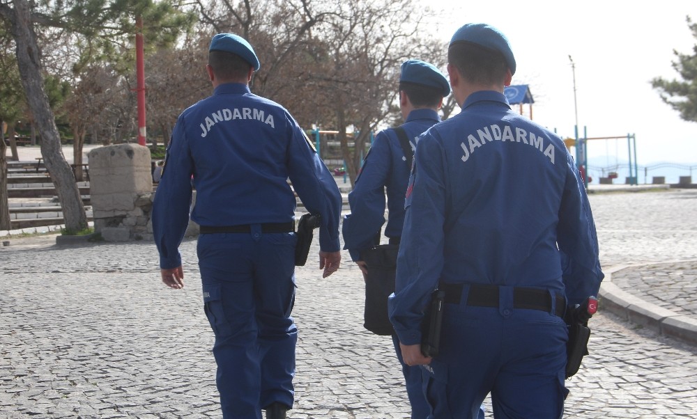 Jandarma ekipleri yeni yazlık kıyafetlerini giydi
