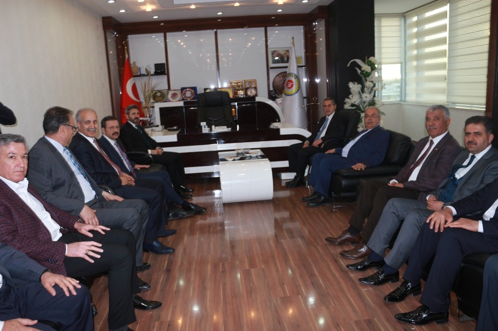 TOBB Başkanı Hisarcıklıoğlu ATSO’nun çalışmaları hakkında bilgiler aldı
