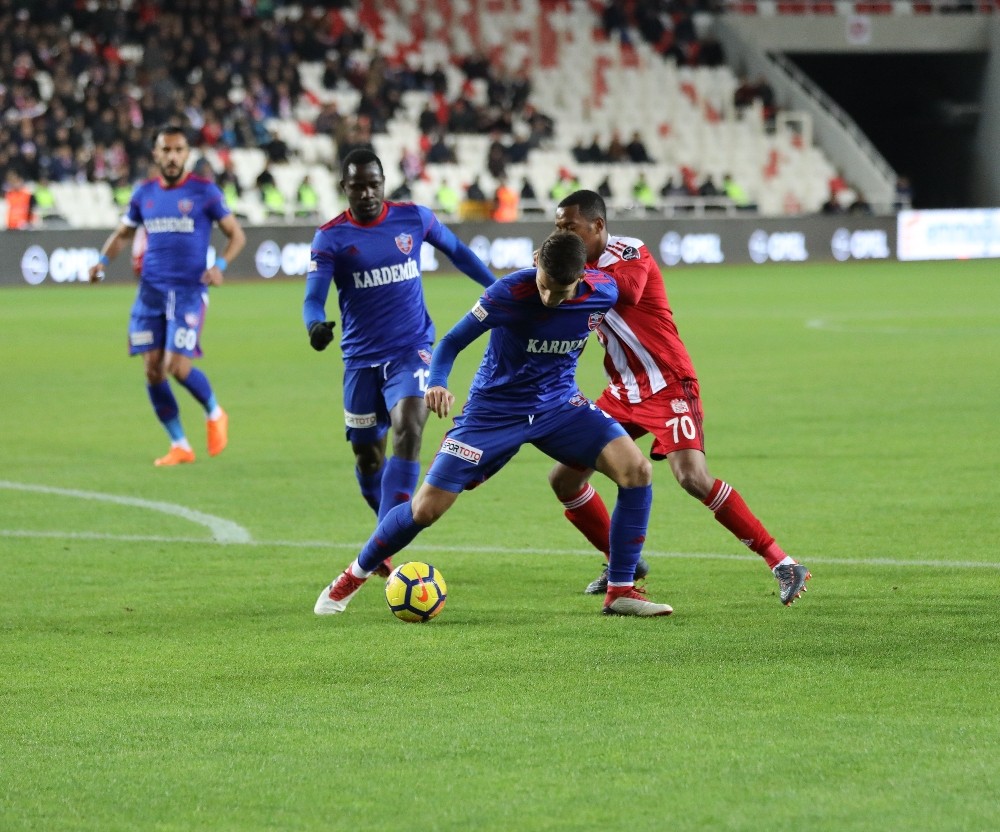 Spor Toto Süper Lig: DG Sivasspor: 0 - Kardemir Karabükspor: 0 (İlk yarı)
