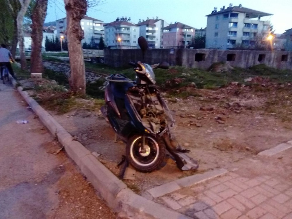 Gölbaşı’nda motosiklet ile hafif ticari araç çarpıştı
