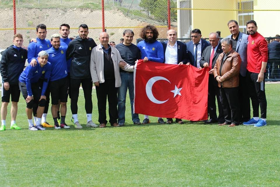 Türkiye Gaziler ve Şehit Aileleri Vakfı’ndan E.Yeni Malatyaspor’a destek
