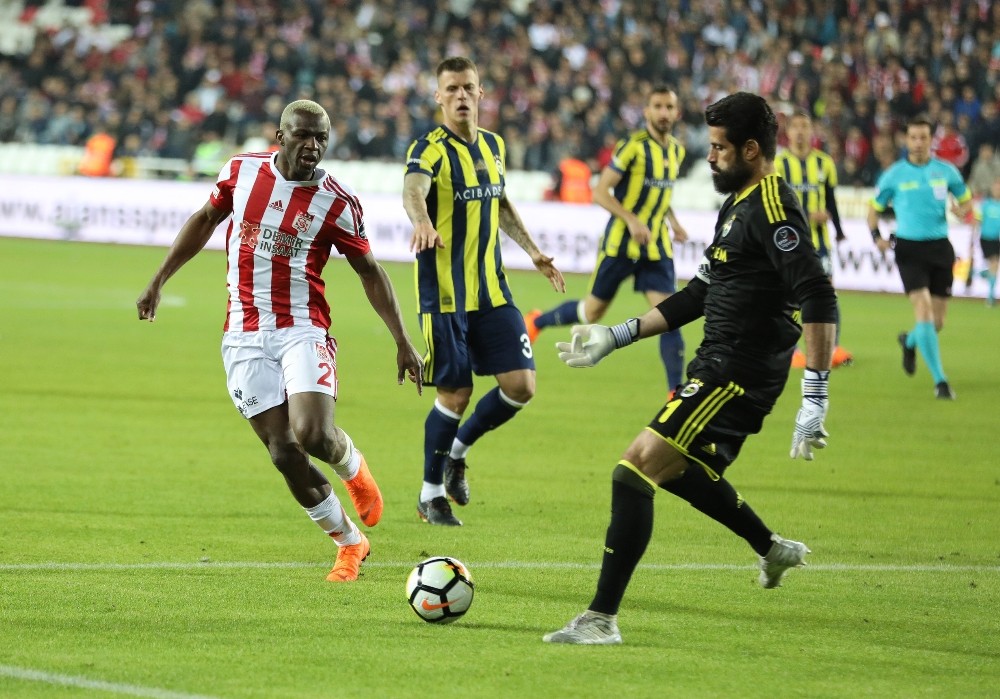 Spor Toto Süper Lig: Demir Grup Sivasspor: 1 - Fenerbahçe: 2 (Maç sonucu)
