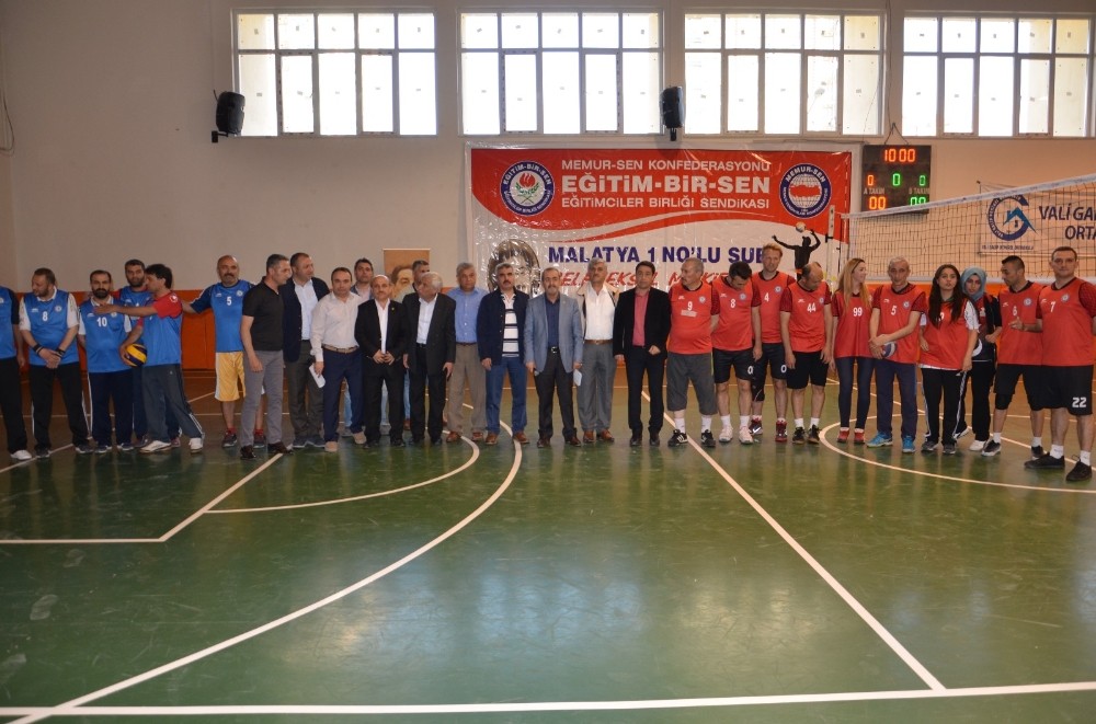 2.Geleneksel Mehmet Akif İnan Voleybol Turnuvası başladı
