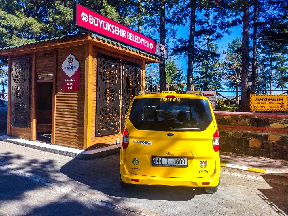 Büyükşehir Belediyesinden Arapgir’e modern taksi durağı
