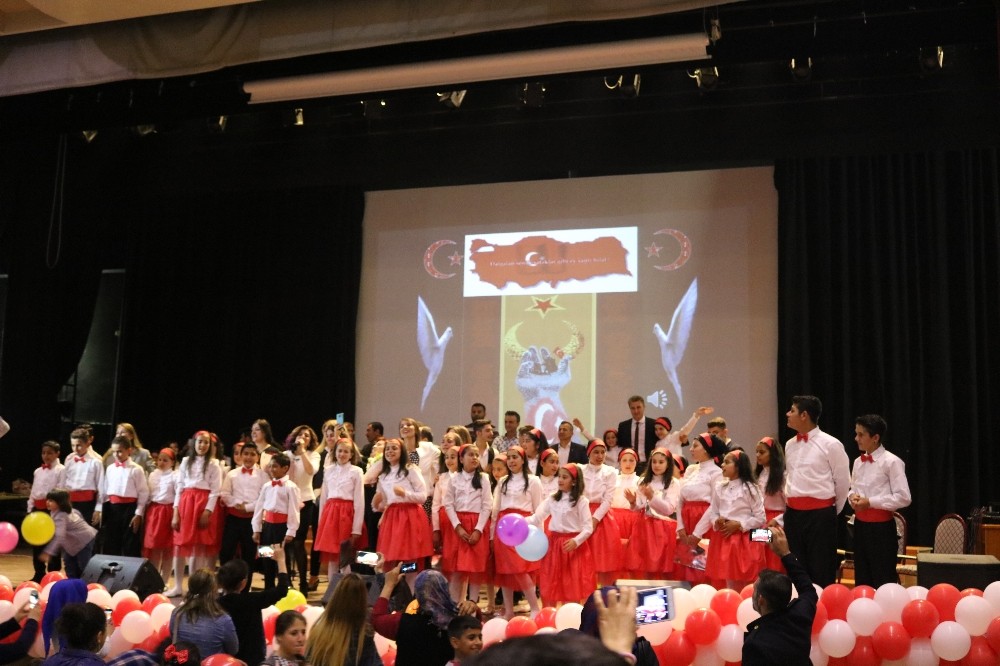Suriyeli çocuklar Türkçe şarkılar seslendirdi
