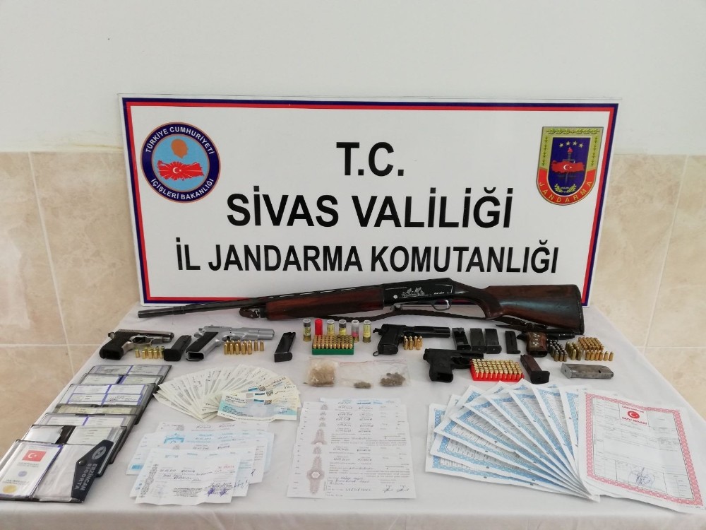 Sivas’taki tefecilik operasyonunda 2 tutuklama
