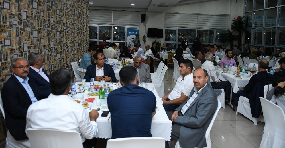 Başkan Çınar, meclis üyeleri ve ailelerini iftar yemeğinde ağırladı
