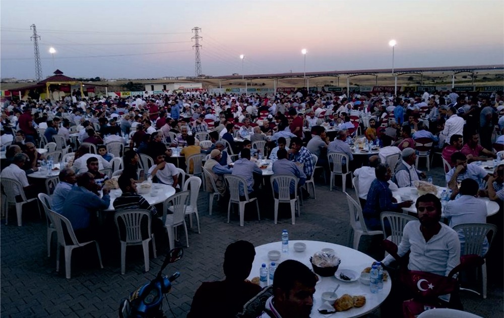 Kahta Belediyesi halka iftar verdi
