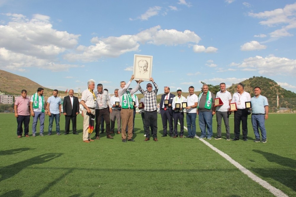 Arapgir’de futbol turnuvası renkli görüntülere sahne oldu
