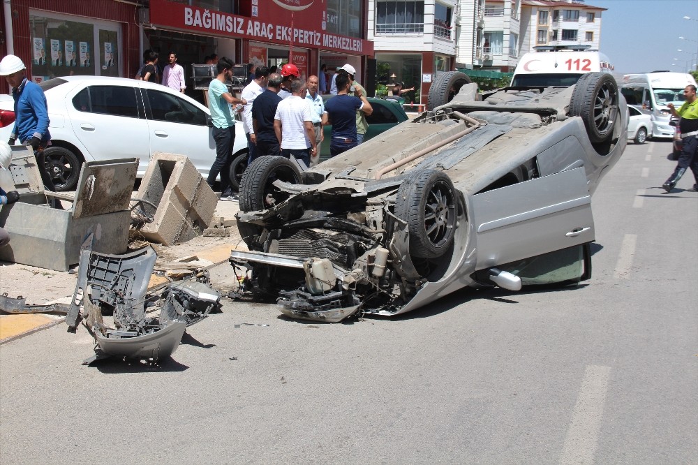 Elazığ’da otomobil takla attı: 5 yaralı

