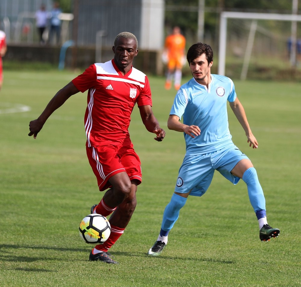 Sivasspor hazırlık maçında Azerbaycan takımını yendi
