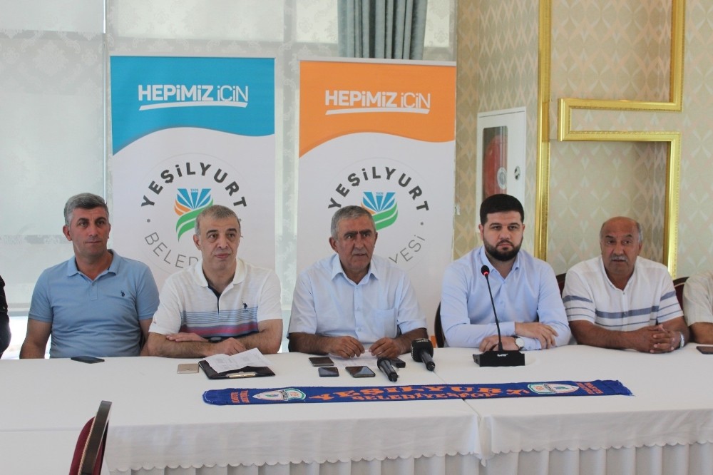 Yeşilyurt Belediyespor yeni transferlerini tanıttı
