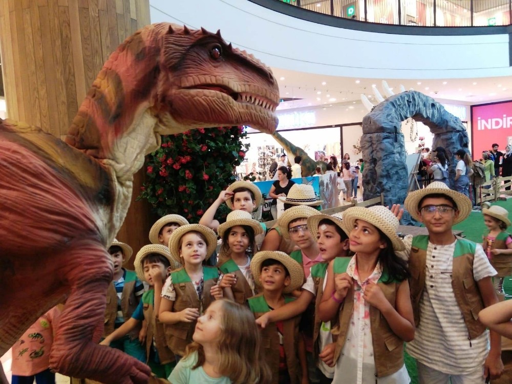 Kahramanmaraşlı çocuklar dinozorlarla buluştu
